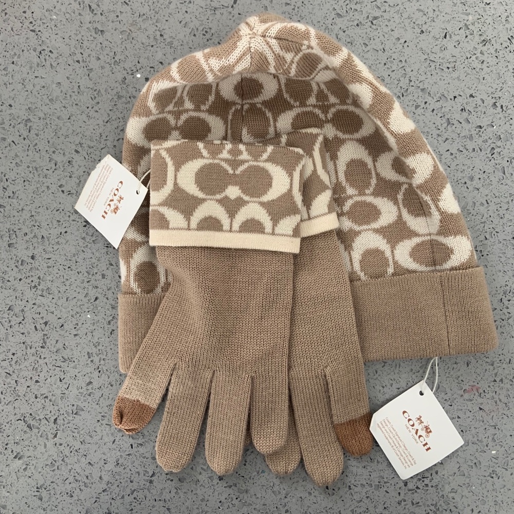 Coach hat (beanie) and gloves